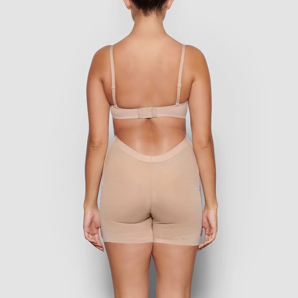 NWT Skims Sheer Sculpt Low Back Short Sz XL in Clay - Picture 2 of 3